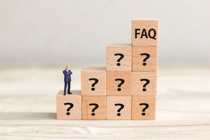 「？」と「FAQ」の文字ブロック