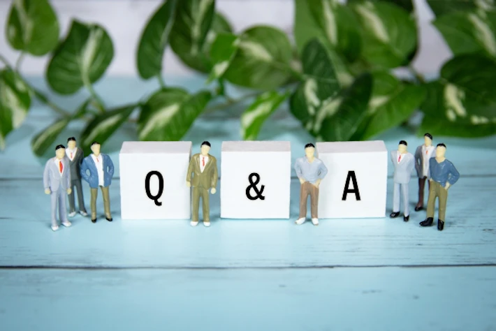 「Q&A」の文字