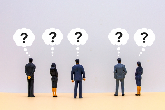 会社員と「?」の吹き出し