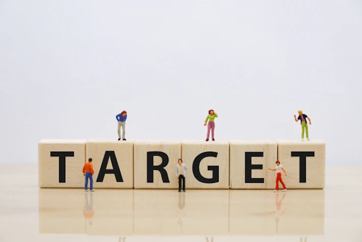 「TARGET」と書かれた文字ブロック