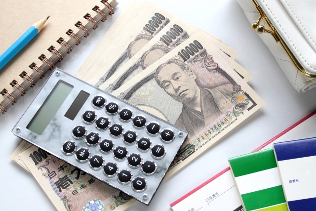 お札と電卓