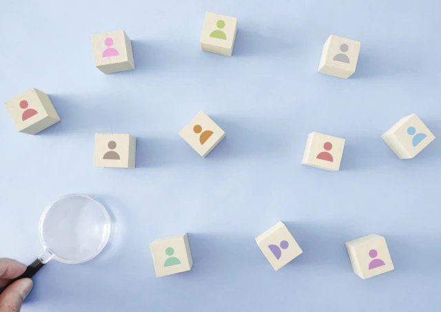 虫眼鏡と人のアイコン