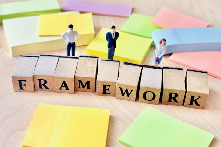 「FRAMEWORK」の文字ブロック