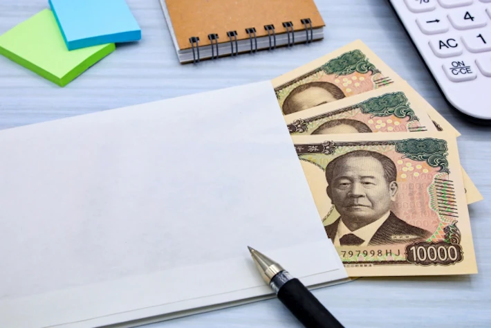 封筒と1万円札