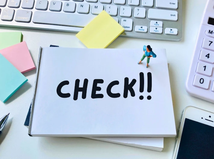 「CHECK!!」と書かれたメモ用紙