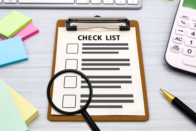 チェックリストと虫めがね