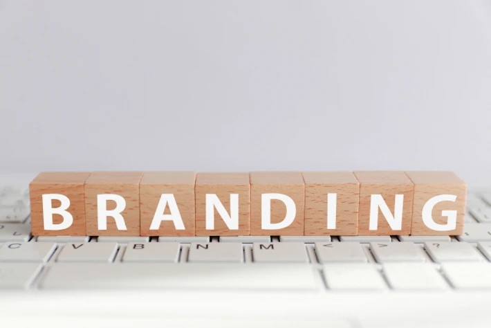 「BRANDING」の文字ブロック