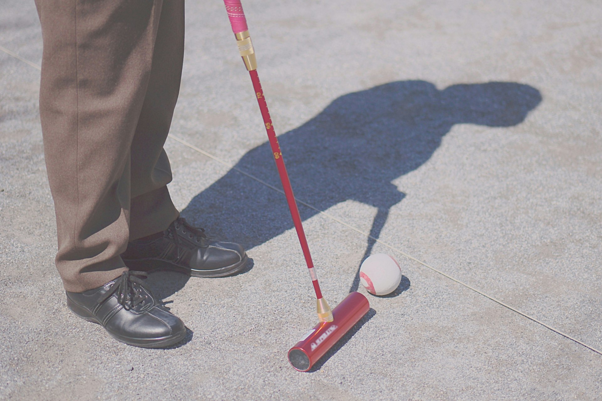 ゲートボールをしている人