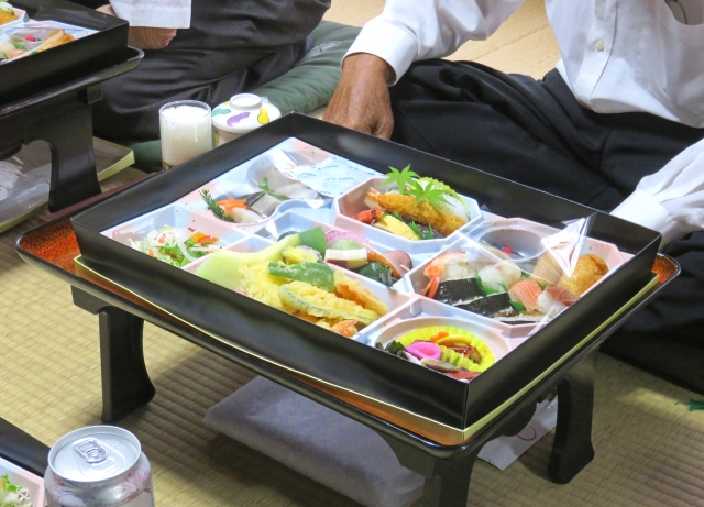 会食のイメージ