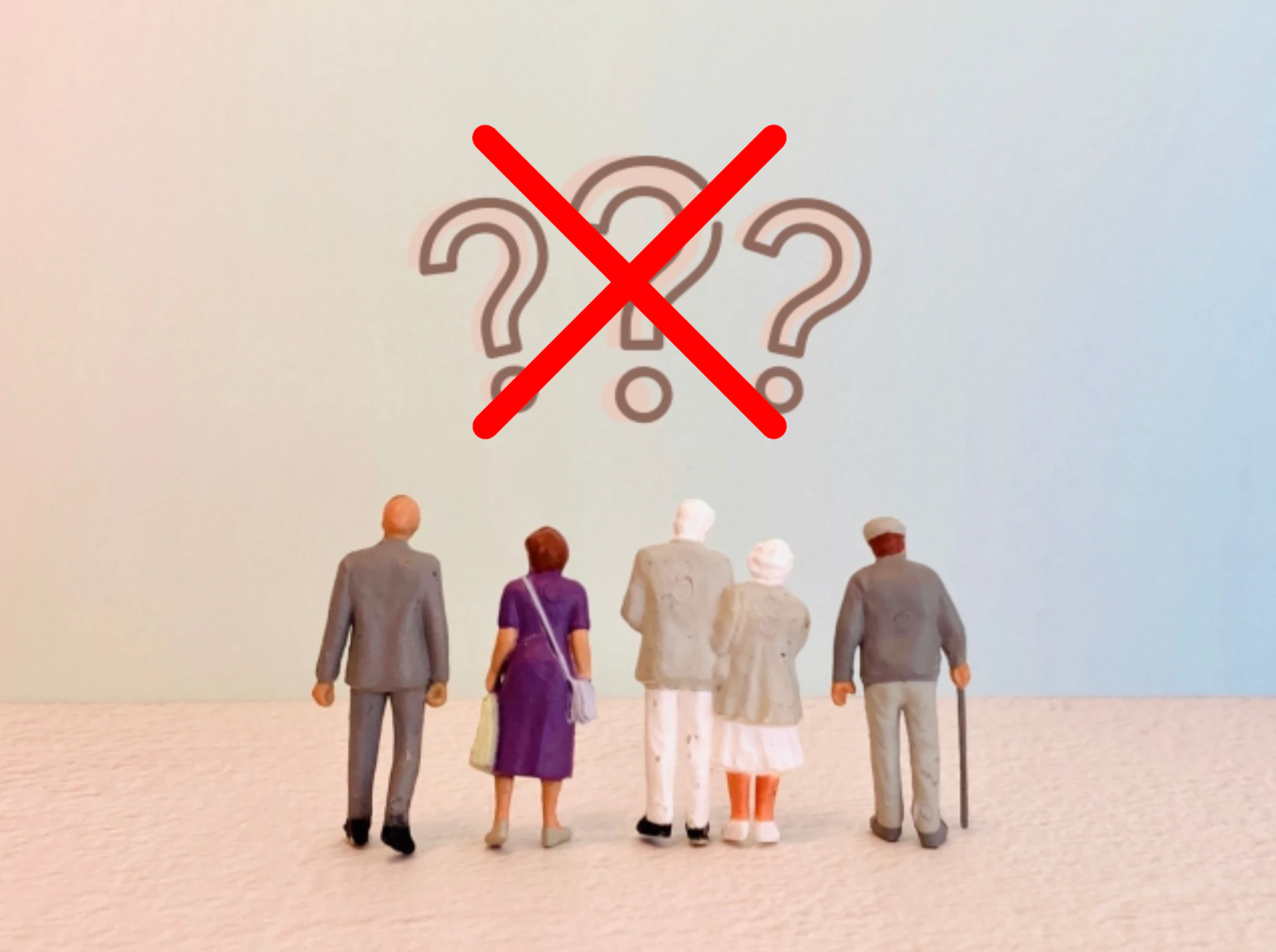 シニアの人々と「？」に「✗」のマーク