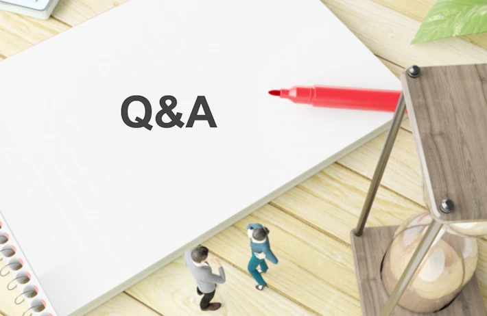 「Q&A」と書かれたスケッチブック