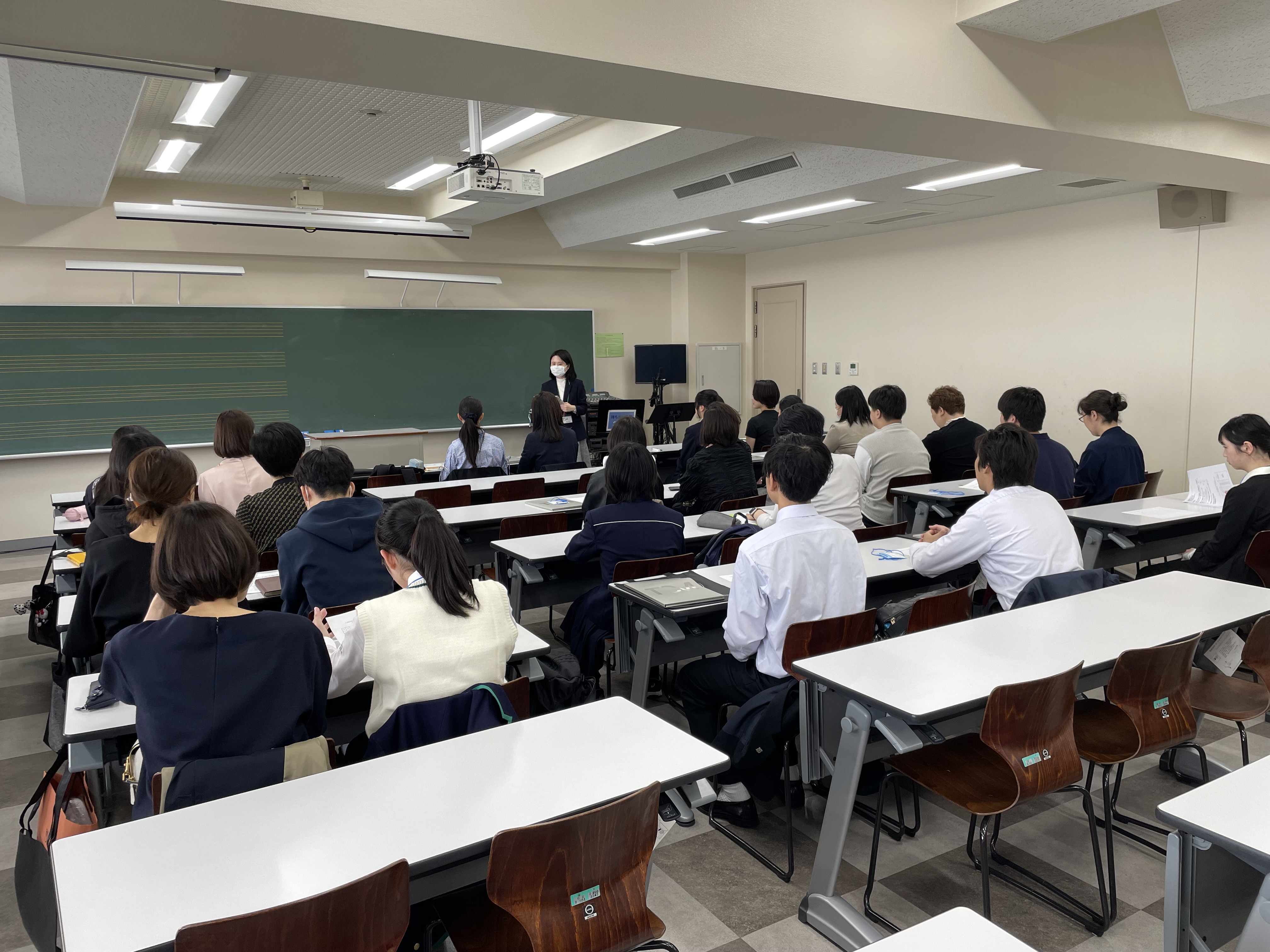 音楽基礎教育コース　秋期講座受講生（中学1年～3年生対象）募集中！　　 ～音楽の基礎となる『聴音』と『楽典』を東京音大付属高校で学びましょう。～