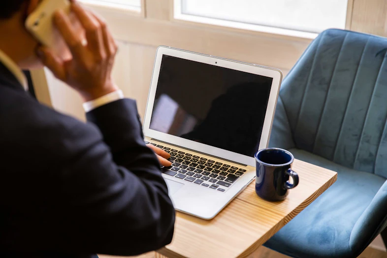 フリーランスの営業職とは?仕事内容やメリット、注意点を解説