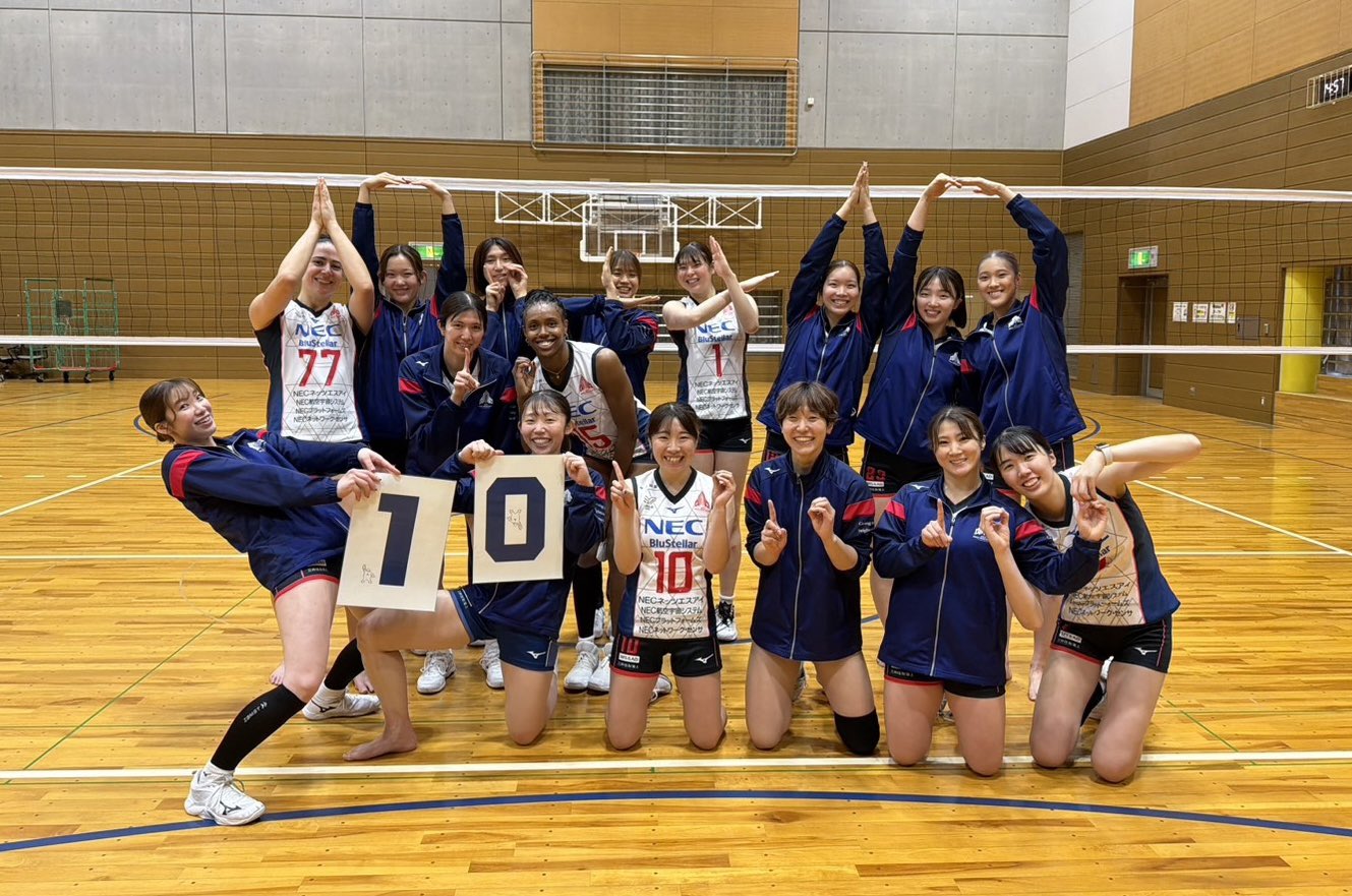2025-26シーズン SV.LEAGUE WOMEN DIVISION1 NECレッドロケッツ川崎 2025年11月9日試合　10勝目の集合写真