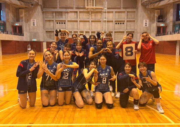 2025-26シーズン SV.LEAGUE WOMEN DIVISION1 NECレッドロケッツ川崎 2025年11月2日試合 8勝目の集合写真