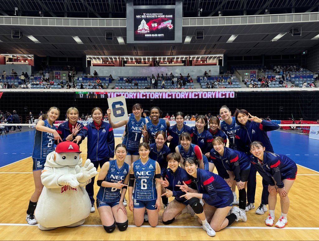 2025-26シーズン SV.LEAGUE WOMEN DIVISION1 NECレッドロケッツ川崎 2025年10月25日試合　6勝目の集合写真