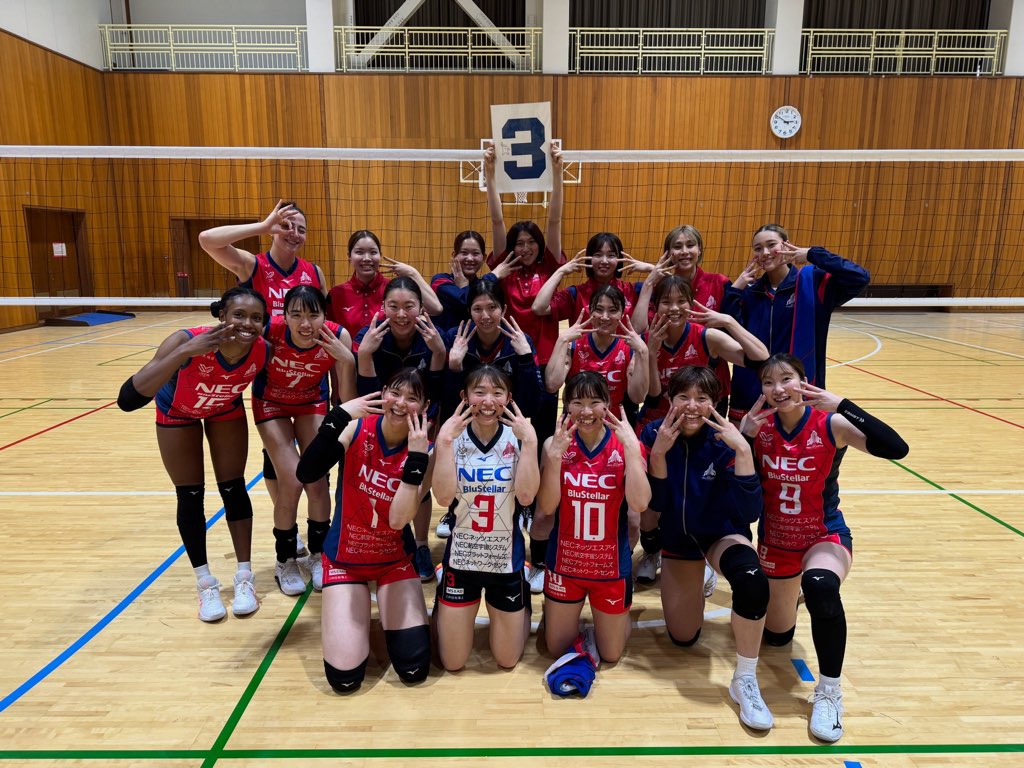 2025-26シーズン SV.LEAGUE WOMEN DIVISION1 NECレッドロケッツ川崎 2025年10月18日試合　3勝目の集合写真