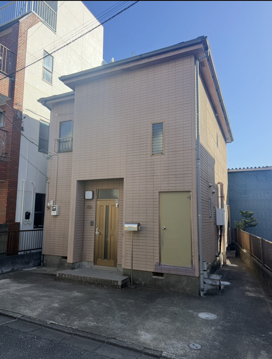 外壁塗装‧シーリング‧屋根カバー⼯事