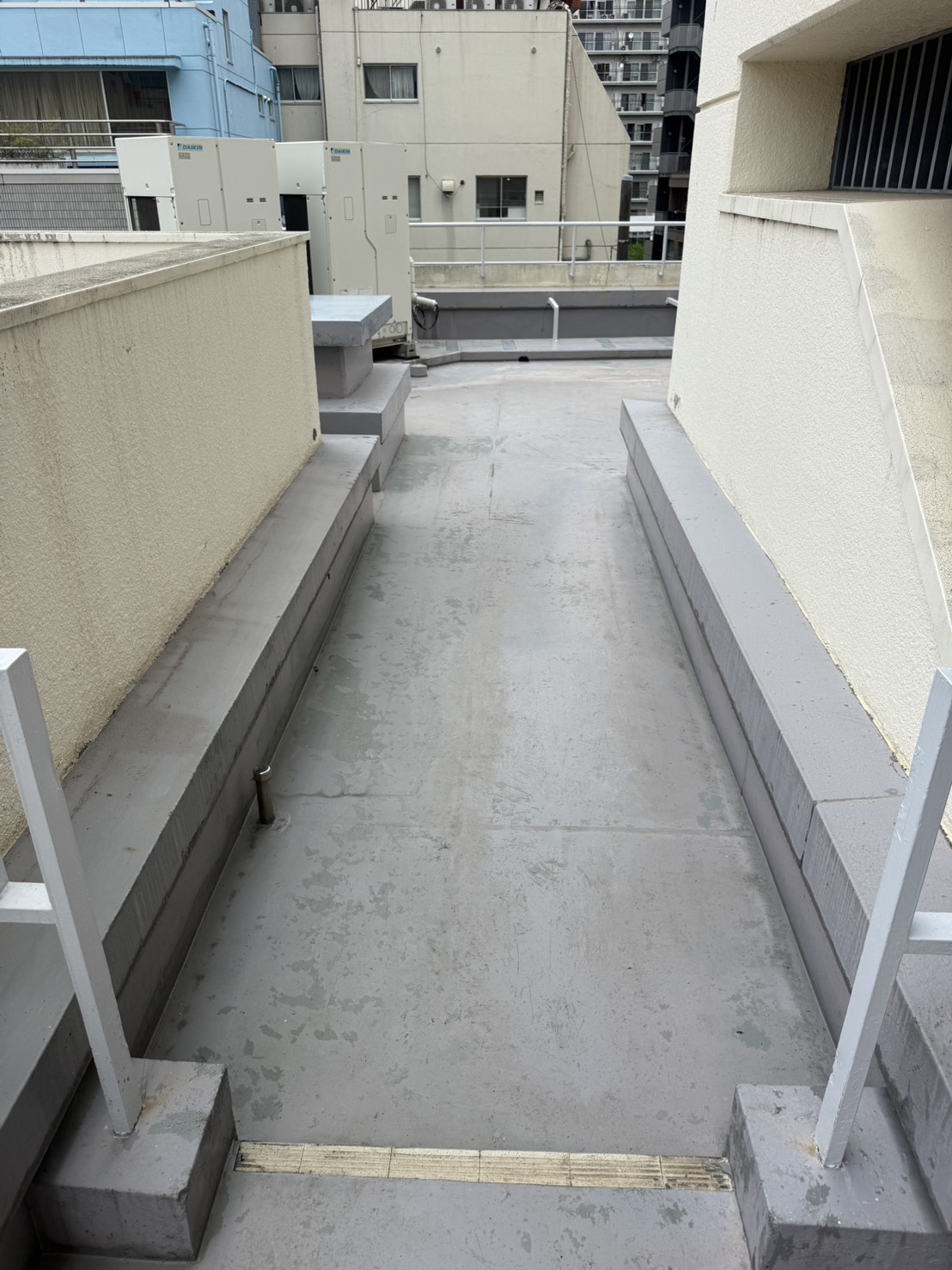 東京都品川区西五反田マンション｜マンション4Fバルコニー高圧洗浄工事