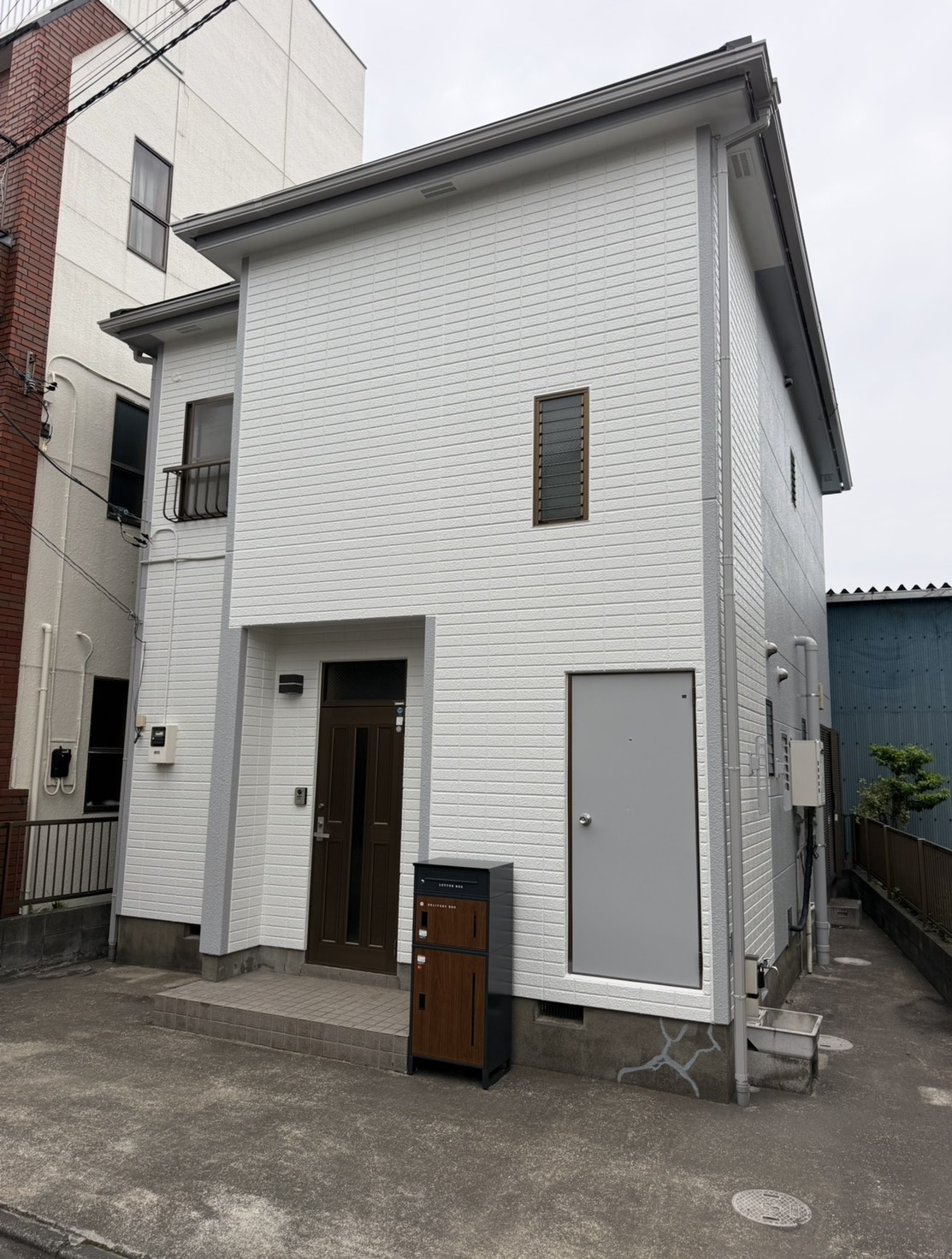 外壁塗装‧シーリング‧屋根カバー⼯事