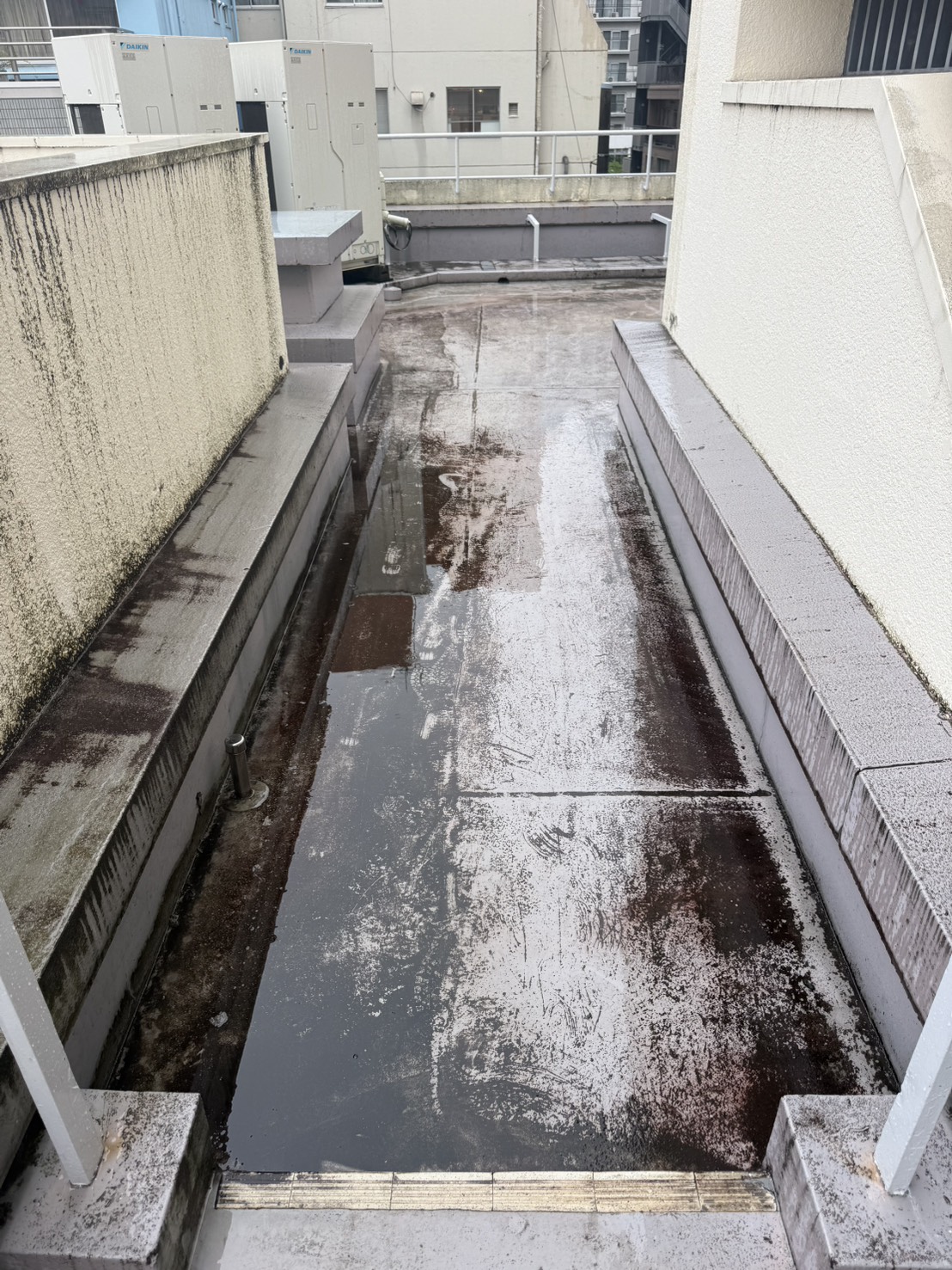 東京都品川区西五反田マンション｜マンション4Fバルコニー高圧洗浄工事