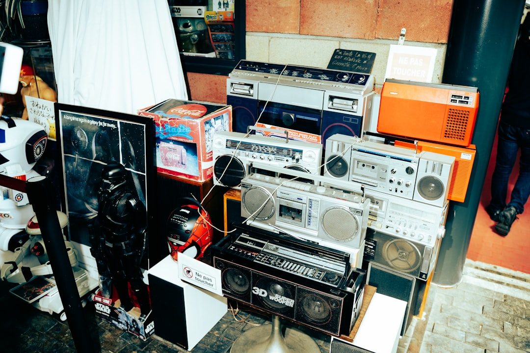 ニコニコ動画にAIコメント機能が登場！開発者が注目すべきリアルタイムAIインタラクションの可能性