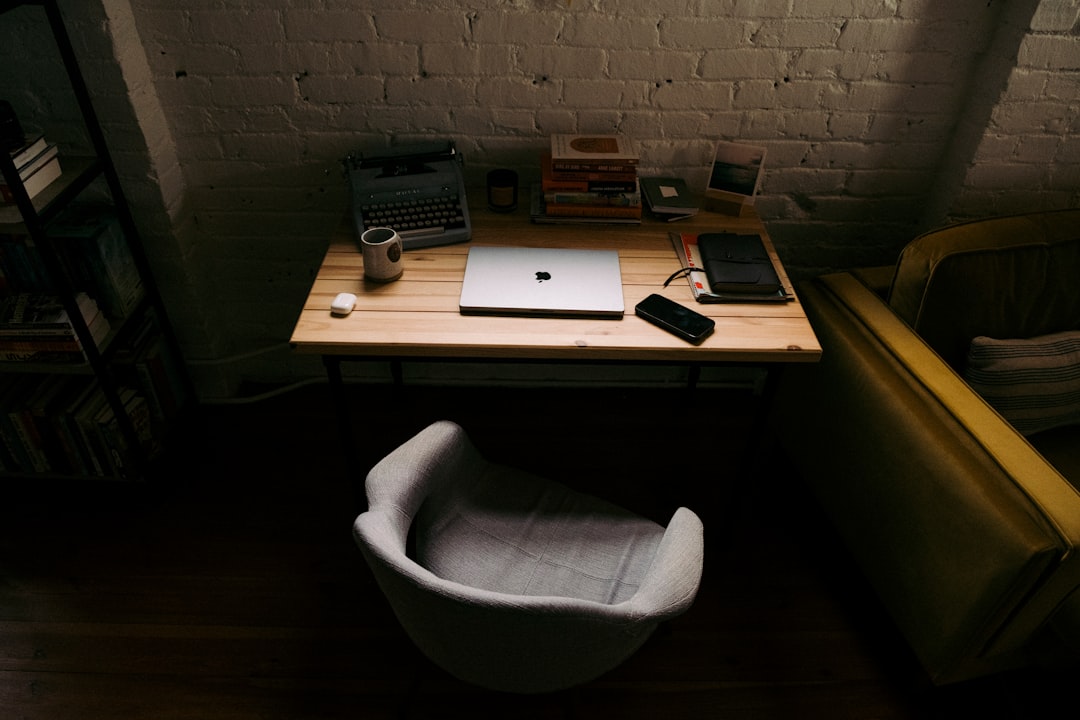 AWS App Runner新規受付停止！Web制作・AI開発者が知るべきAWSサービス終了の波と移行戦略