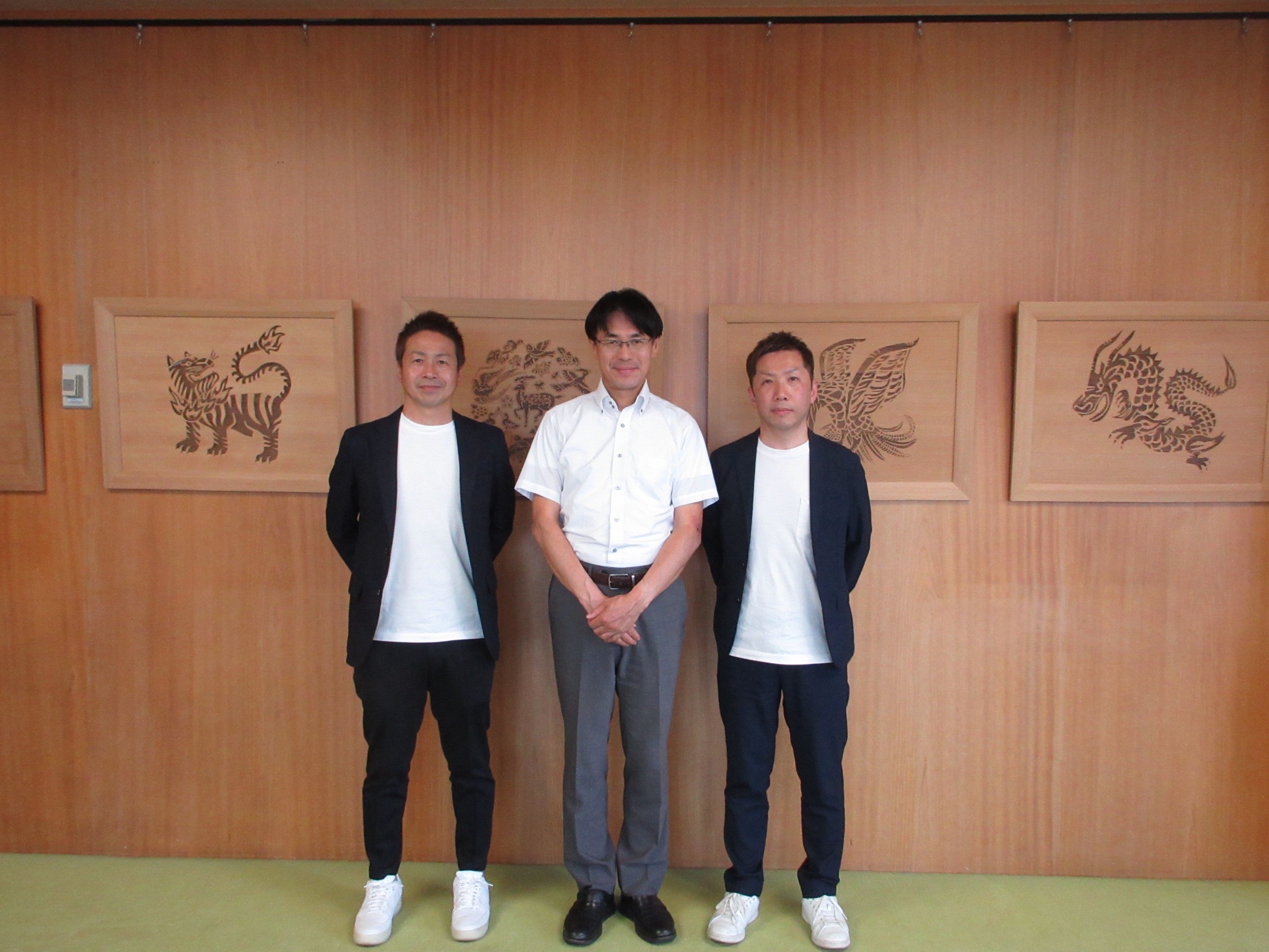 ケイアイスター不動産所属の女子サッカー山本監督が山下奈良県知事を表敬訪問