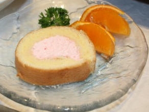 桜のロールケーキ