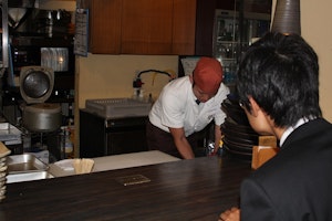 鶏捌き 照喜名②