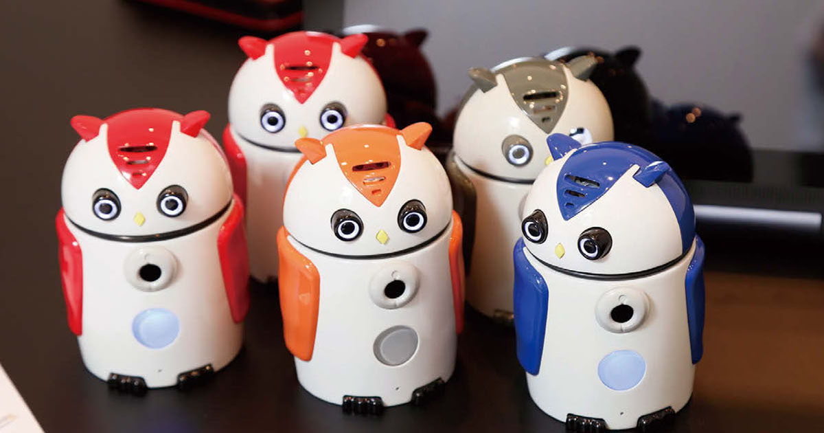 店頭で販促支援 手のひらサイズのロボット「ZUUKU」