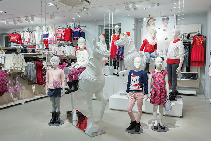 京都に日本最大級のH&M オープン日は1200人が行列