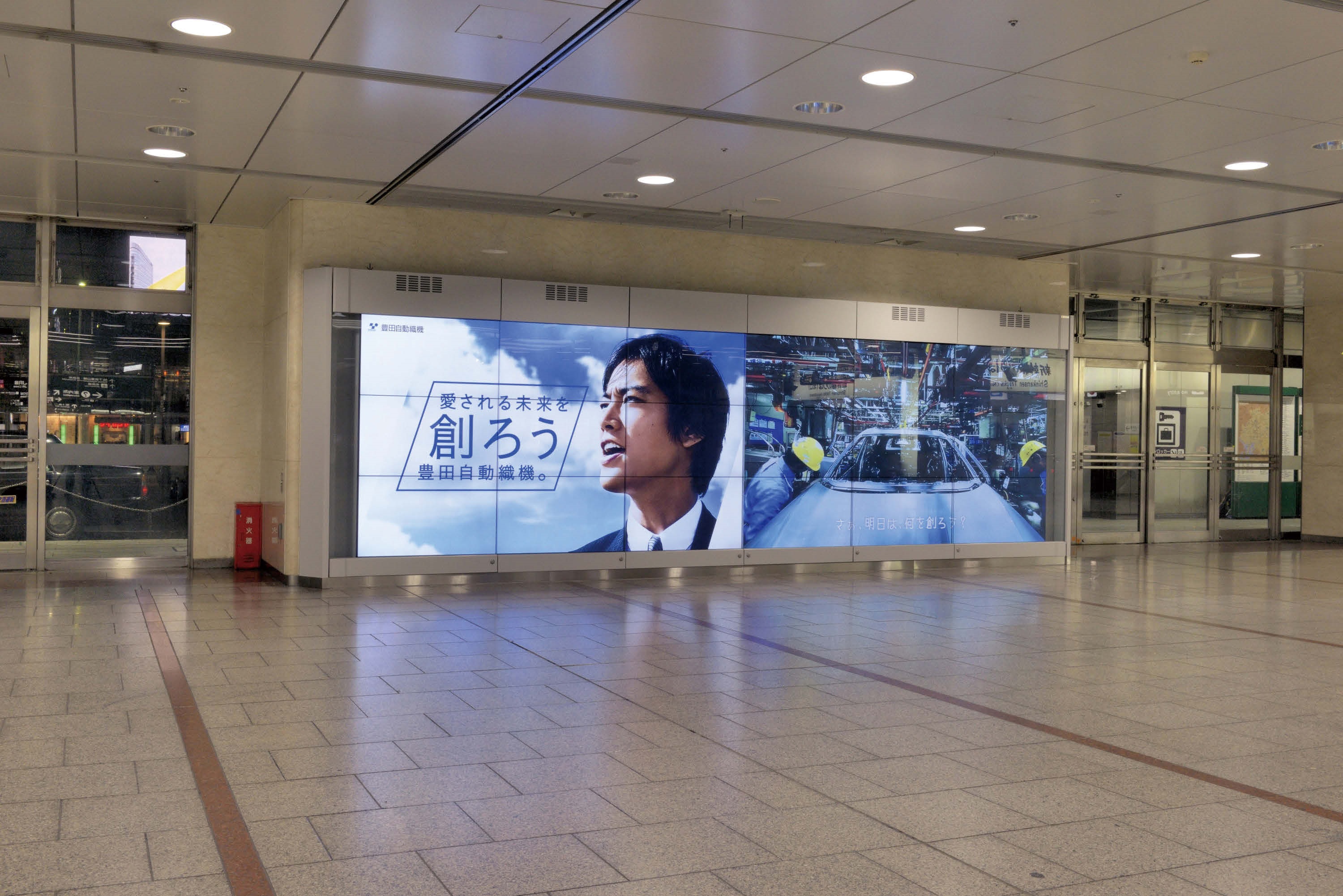 顧客のほか、社内モチベーション向上、就職活動生などの認知向上を図るため、豊田自動織機は昨年10月から、俳優の桐谷健太さんを起用し、初のテレビCMを放映中だ。