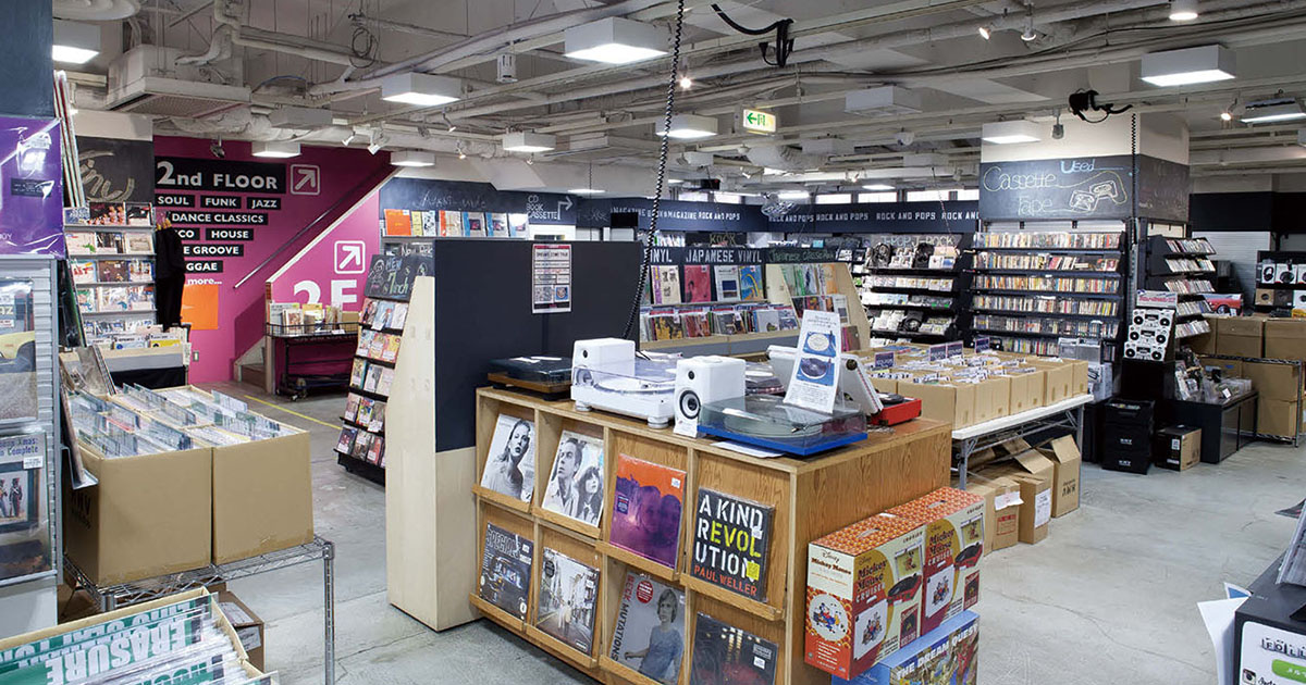 HMV record shop渋谷、訪日客がブーム後押し 若年層の愛好者も