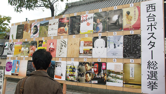 「買わんでええから見に来てや」ポスター展で町全体を活性化