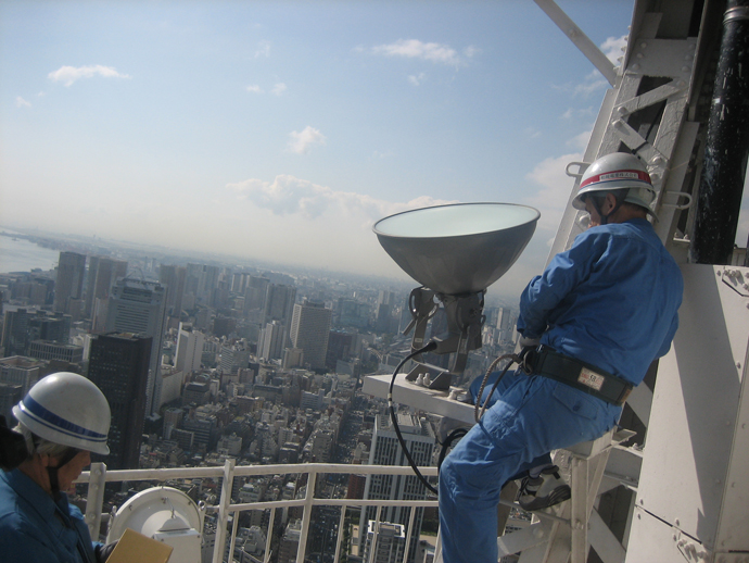 東京タワーの電球交換、高所作業の迫力ある映像がメディアの人気にーわが社のとっておきの場所(1)