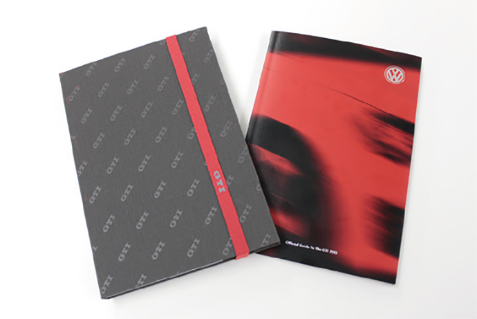 新型ゴルフ発表に合わせ、VWの手帳ノベルティ | 広報会議