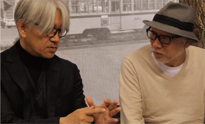 青山商事が50周年の企業広告「坂本龍一、スーツを語る 青山商事が50周年の企業広告「坂本龍一、スーツを語る