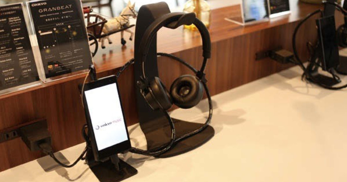 [PR] オンキヨー初のスマートフォンを発売 製品をじっくり体験できるカフェがオープン