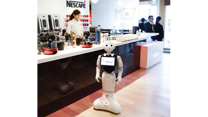 新コーヒーマシンの最先端デザインを伝える未来カフェ
