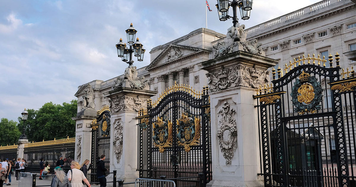 遠くて近い、英国王室と英国民