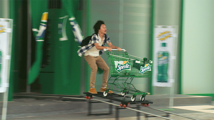 スプライト「買い物カートに乗って爽快水しぶき」体験