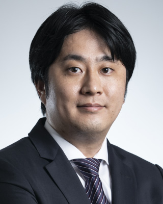 久保 欣也 氏