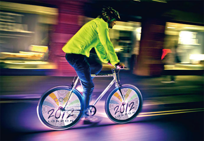 走る自転車の車輪に広告配信ほか12月のSPニュース（後編）