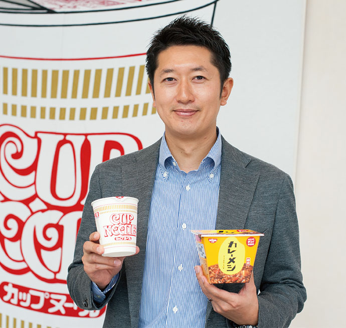 社内スローガンは「カップヌードルをぶっつぶせ」