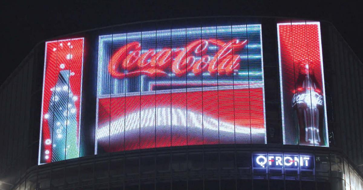 [PR] 宙に浮かぶような立体感ある映像「渋谷コークビジョン」
