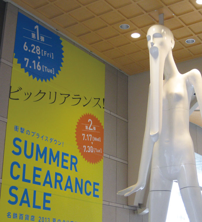 名鉄名古屋駅のナナちゃん人形、ビックリ顔がニュースになる | 広報会議 