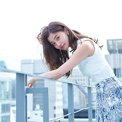 玉ねぎみたい!?人気モデル朝比奈彩の魅力