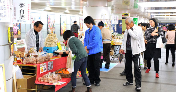 生産者と消費者が対話できる場で地域農産物のファンをつくる
