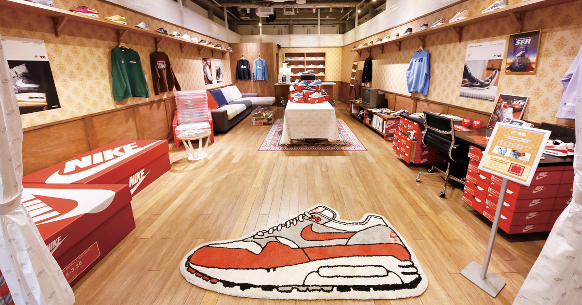 AIR MAX 1誕生日祝うファン垂涎の仕掛けあふれる店内